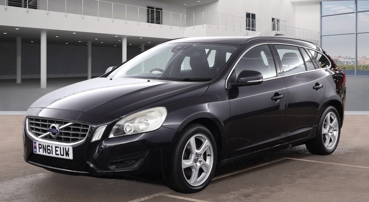 Used Volvo V60 2011 for sale - 77572860: Photo 2