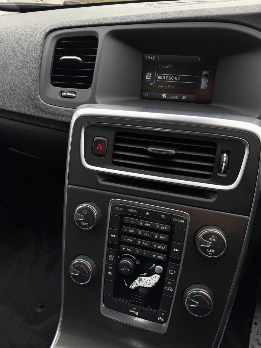 Used Volvo V60 2011 for sale - 77572860: Photo 21