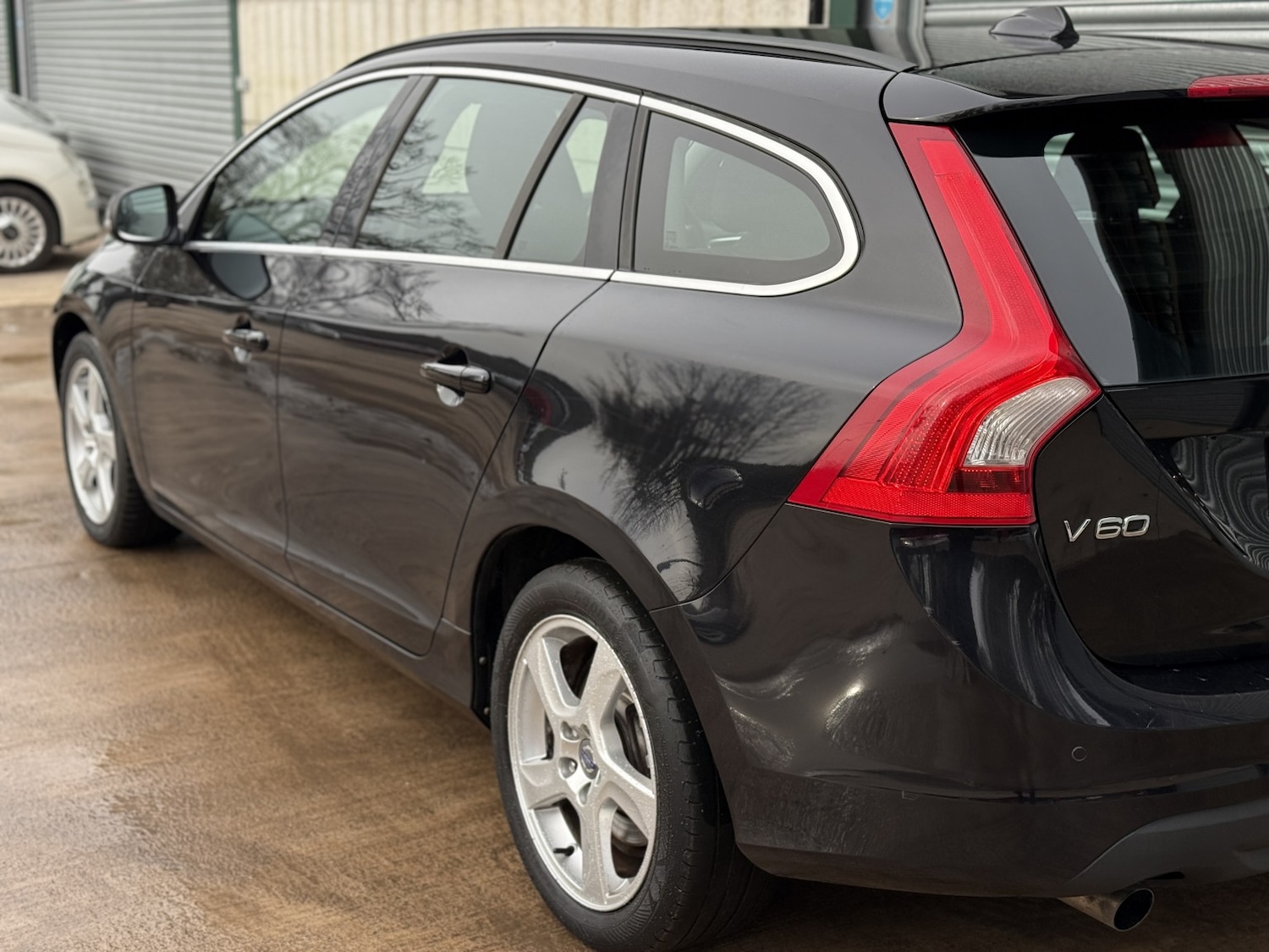Used Volvo V60 2011 for sale - 77572860: Photo 25
