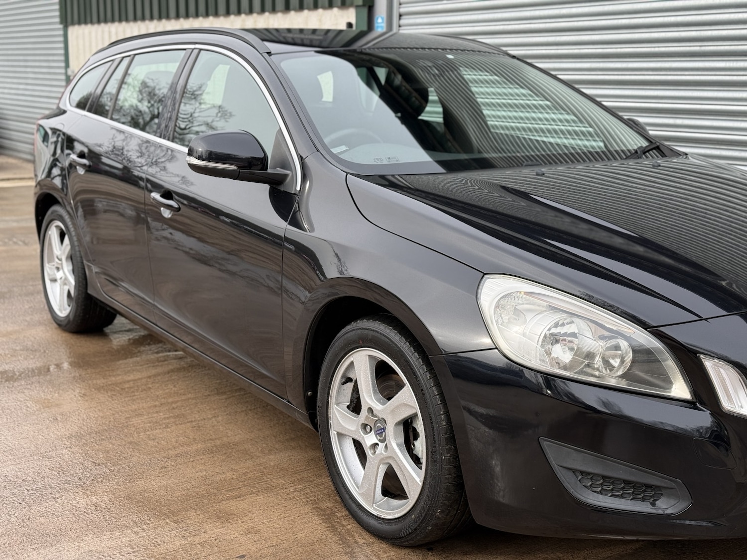 Used Volvo V60 2011 for sale - 77572860: Photo 27