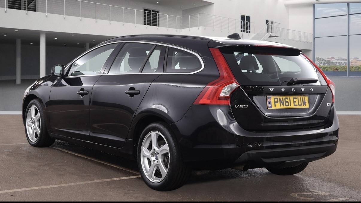 Used Volvo V60 2011 for sale - 77572860: Photo 3