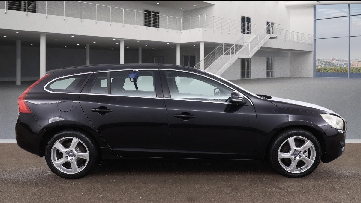 Used Volvo V60 2011 for sale - 77572860: Photo 5