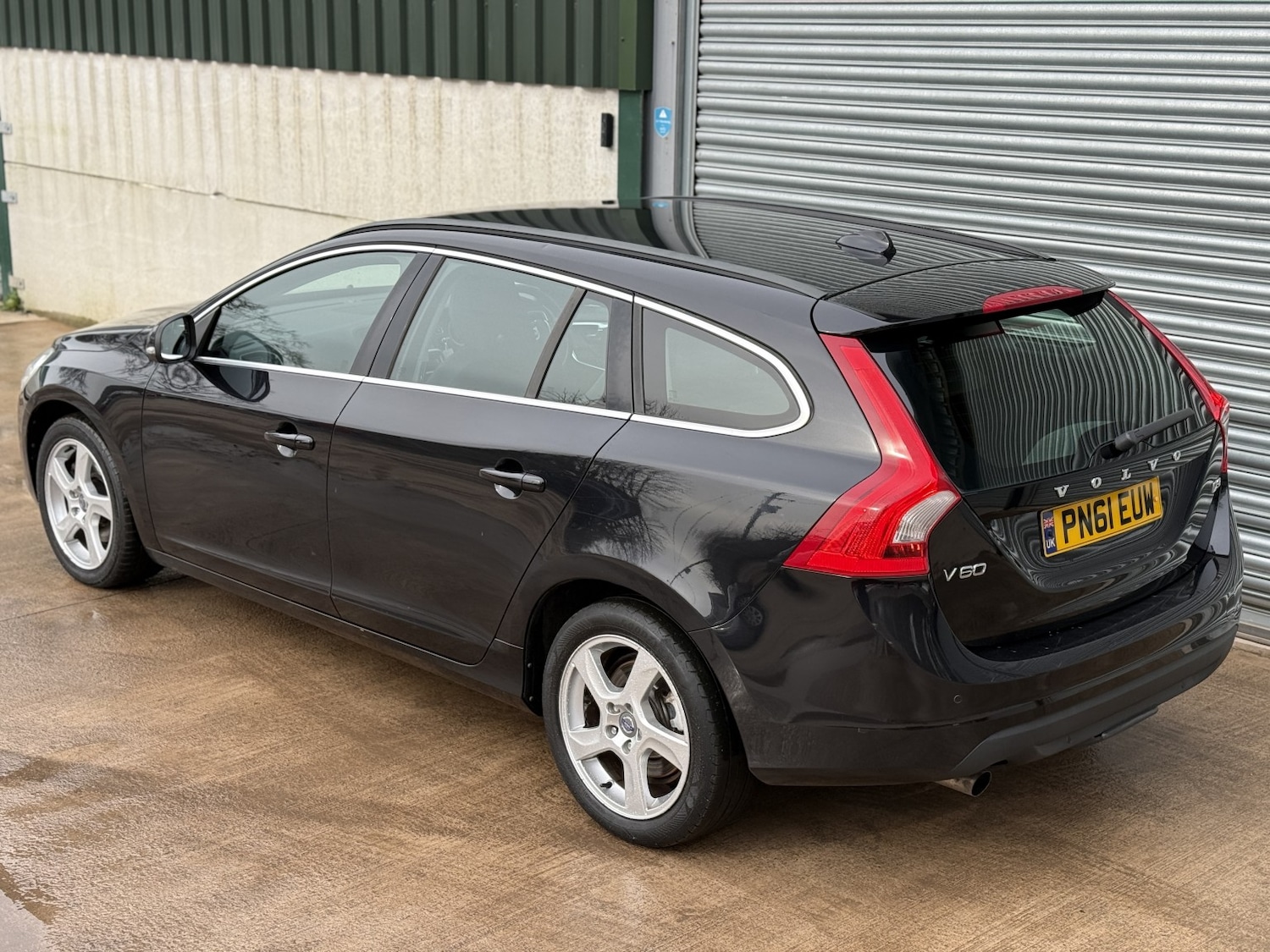 Used Volvo V60 2011 for sale - 77572860: Photo 9