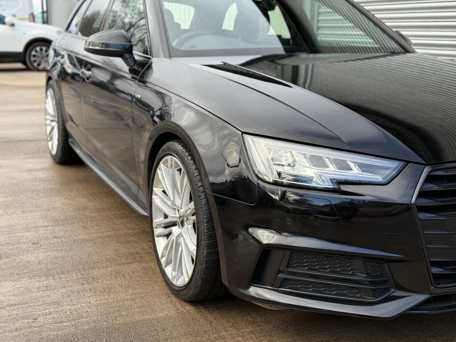 Used Audi A4 2017 for sale - 78090690: Photo 5