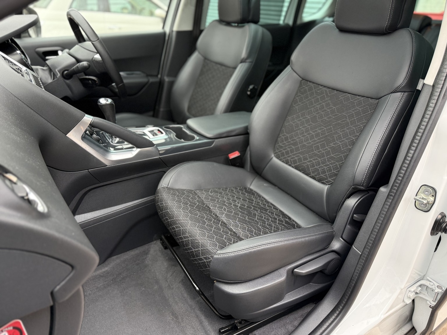 Used Peugeot 3008 2015 for sale - 77129565: Photo 22