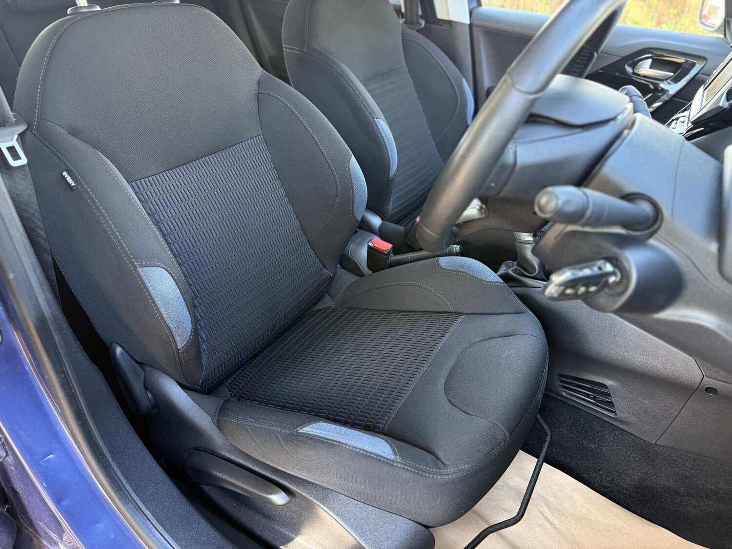 Used Peugeot 208 2014 for sale - 77464821: Photo 25