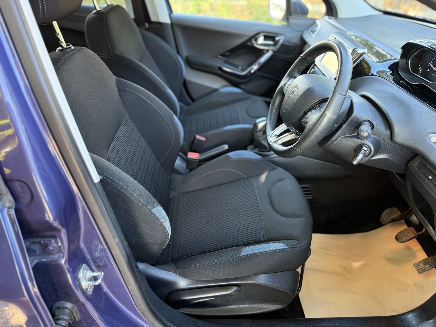 Used Peugeot 208 2014 for sale - 77464821: Photo 26