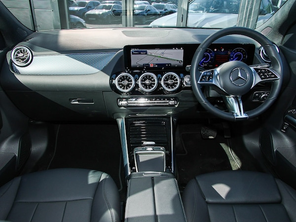 Used Mercedes-Benz EQA 2024 for sale - 74316020: Photo 2