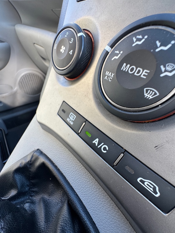 Used Kia Carens 2010 for sale - 75687117: Photo 12