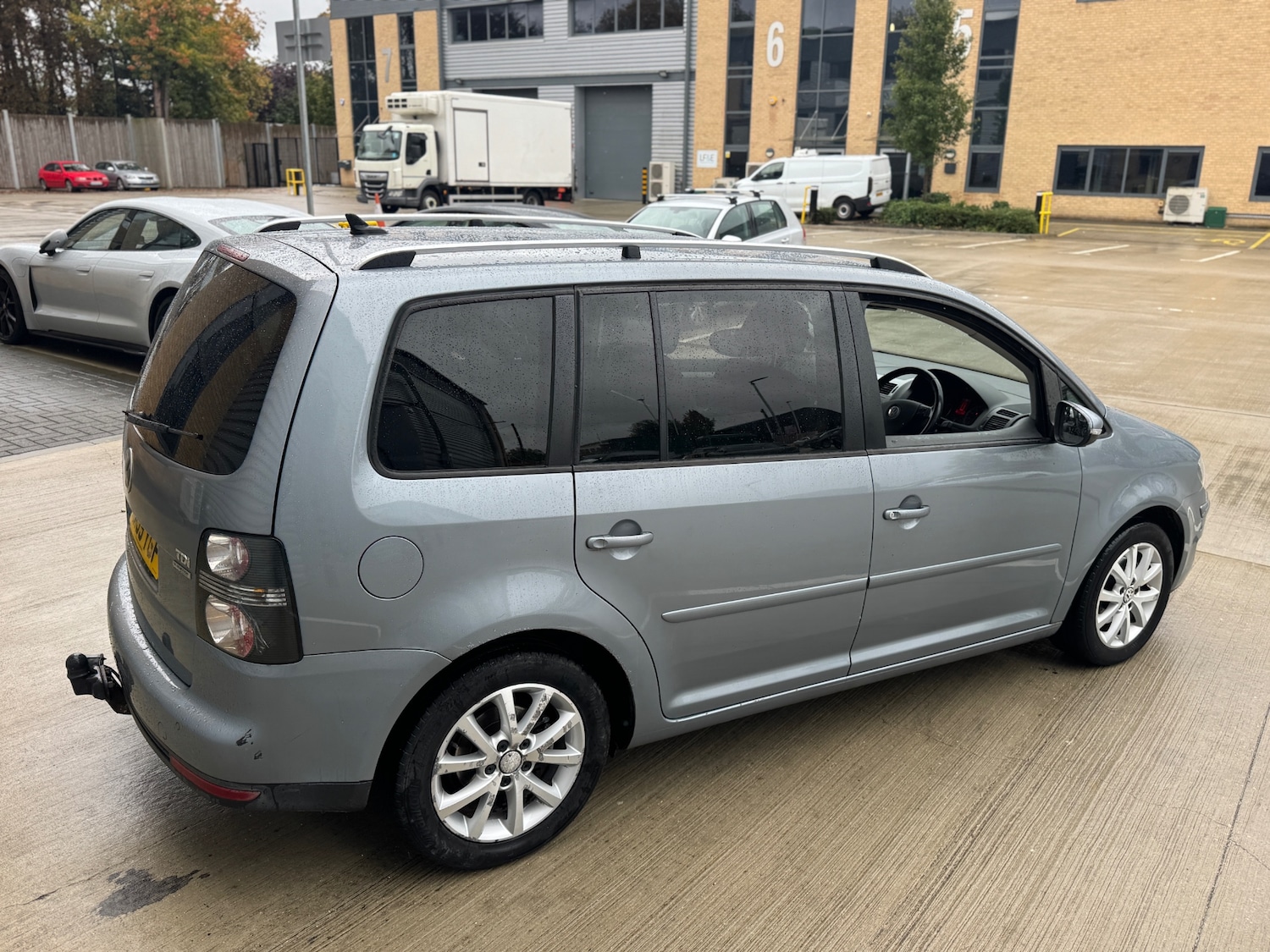 Used Volkswagen Touran 2009 for sale - 76165236: Photo 5