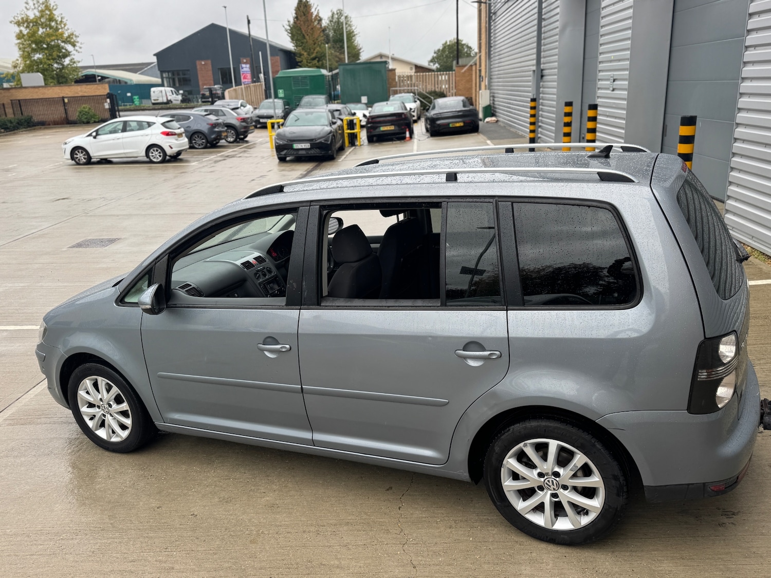 Used Volkswagen Touran 2009 for sale - 76165236: Photo 9