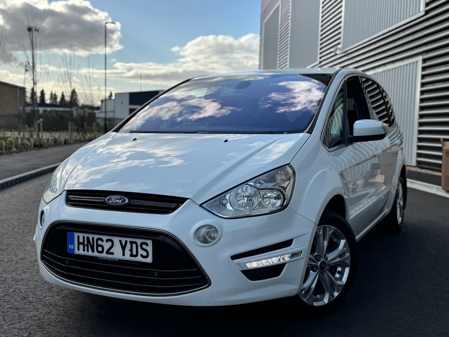 Used Ford S-Max 2012 for sale - 77837265: Photo 2