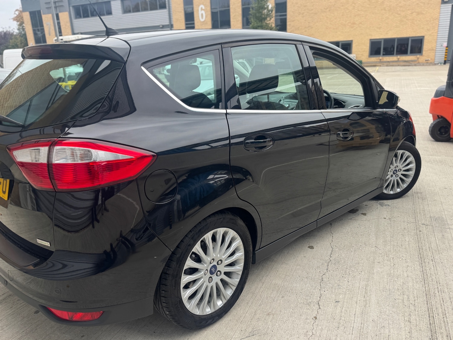 Used Ford C-Max 2014 for sale - 76589932: Photo 5