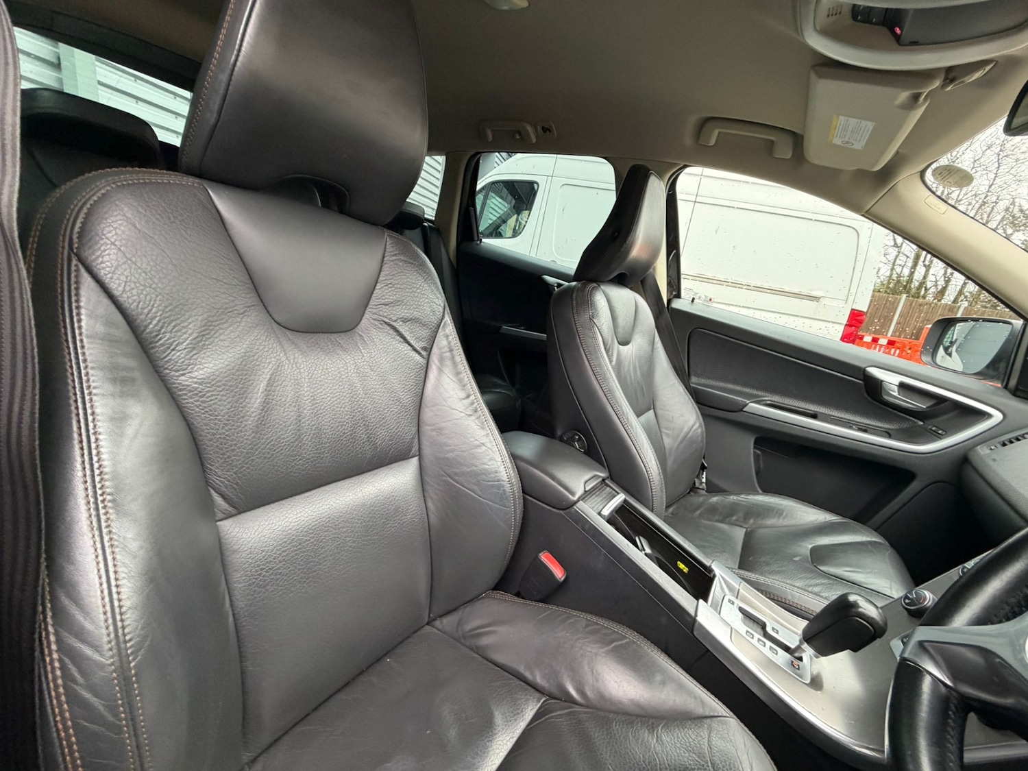 Used Volvo XC60 2023 for sale - 76885217: Photo 9