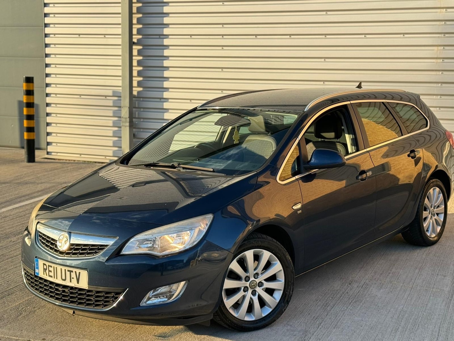Used Vauxhall Astra 2011 for sale - 76120406: Photo 1
