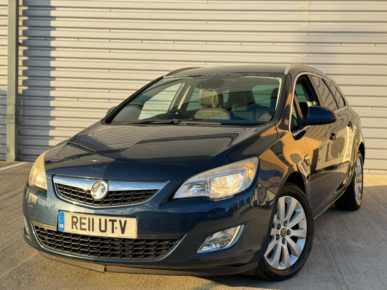 Used Vauxhall Astra 2011 for sale - 76120406: Photo 2