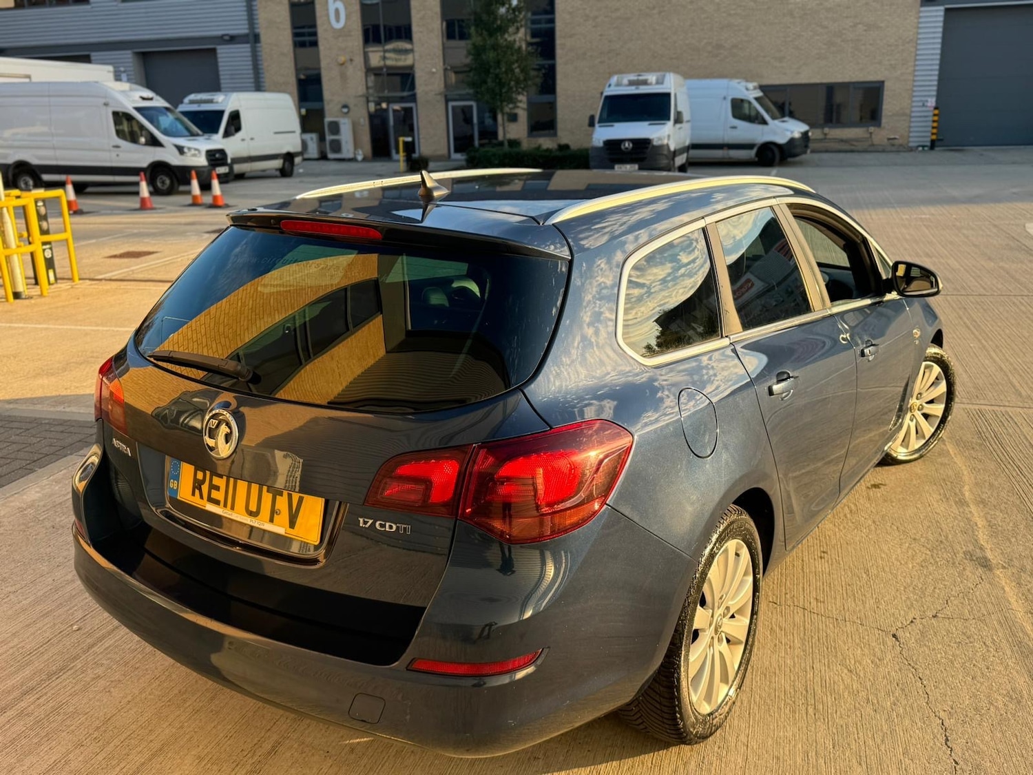 Used Vauxhall Astra 2011 for sale - 76120406: Photo 6