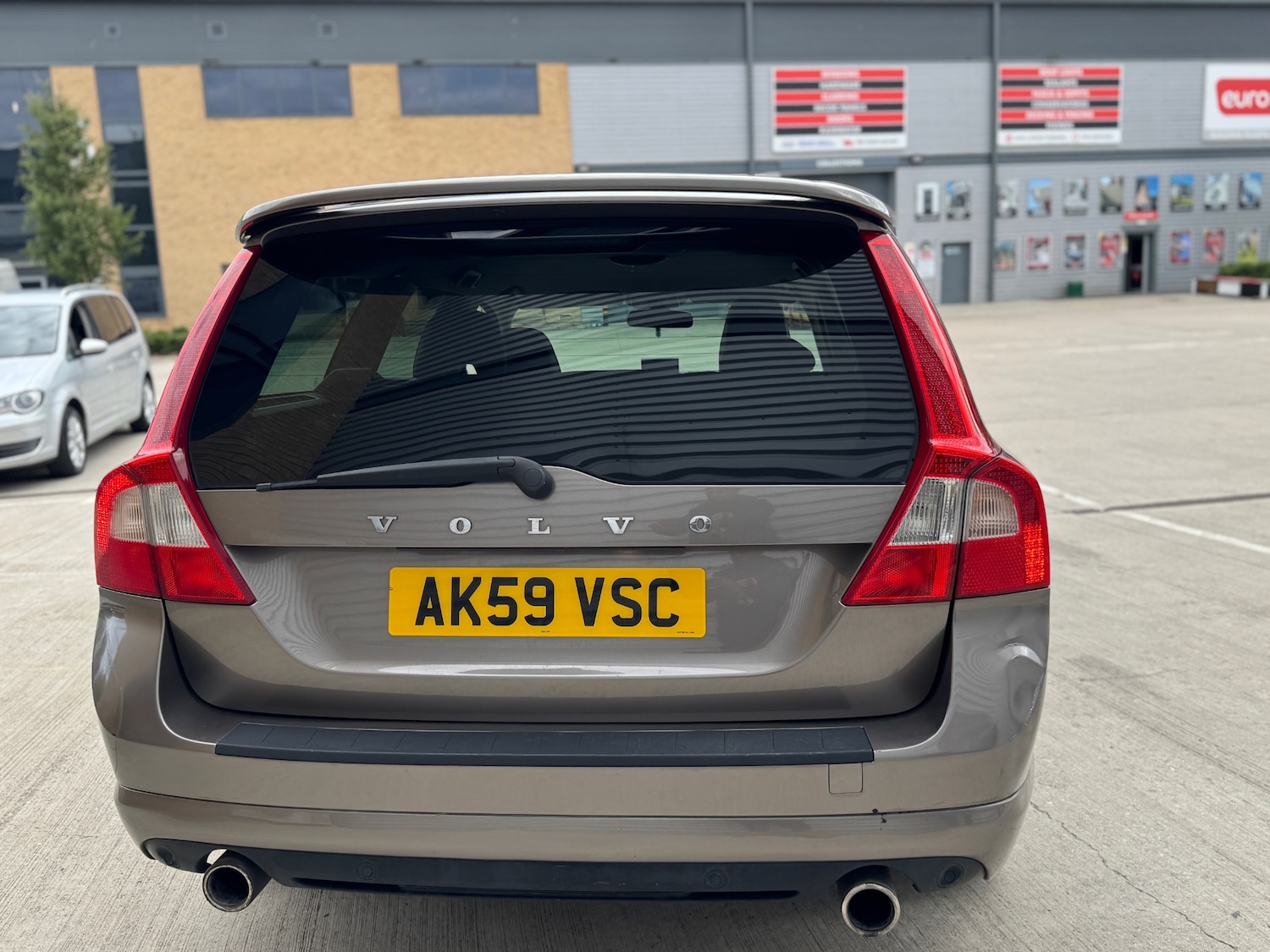 Used Volvo V70 2009 for sale - 76571383: Photo 4