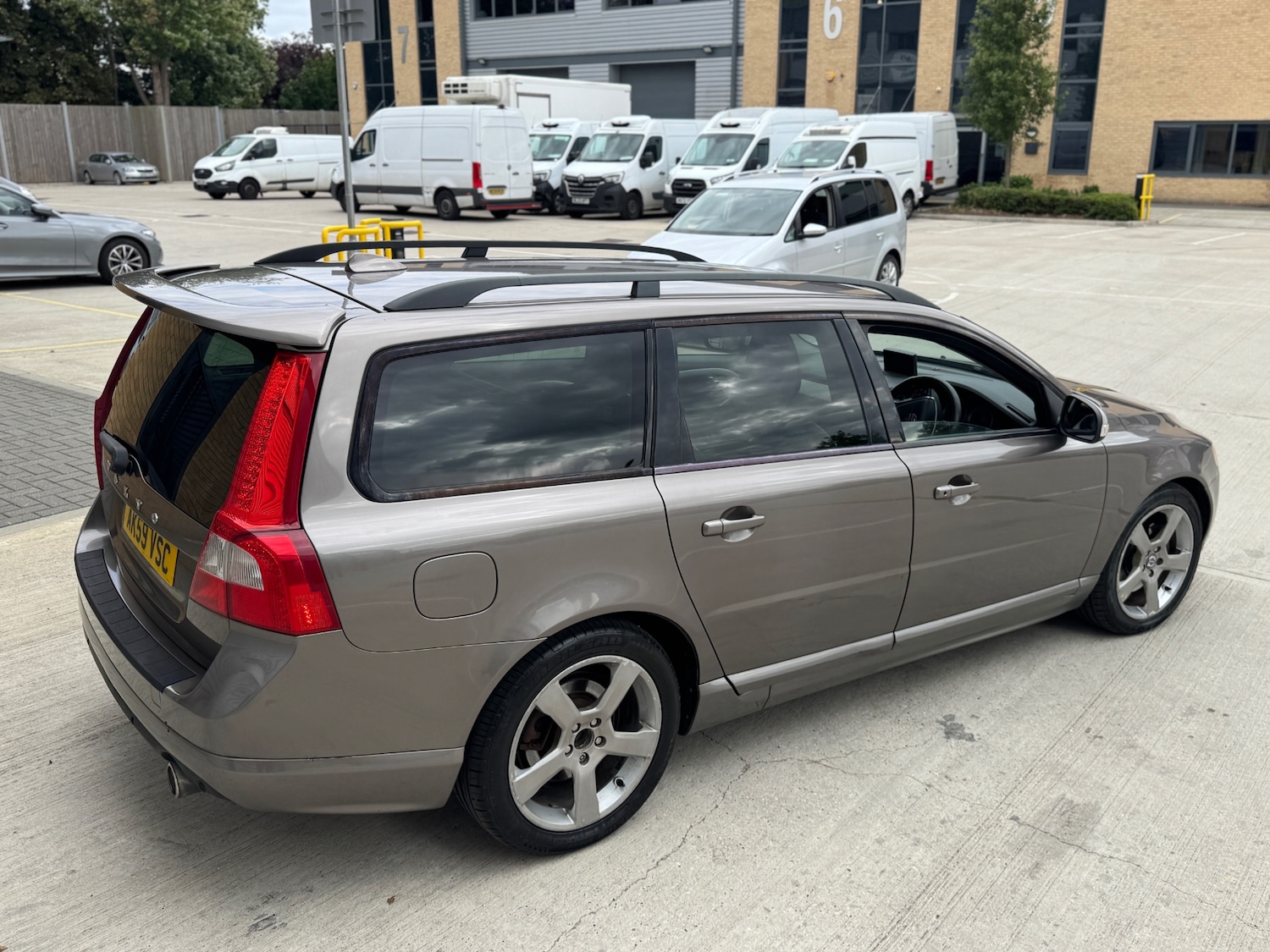 Used Volvo V70 2009 for sale - 76571383: Photo 5