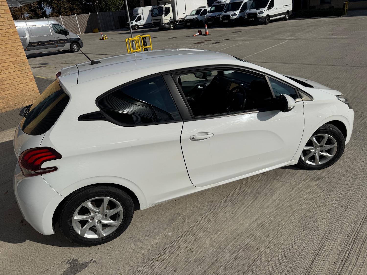 Used Peugeot 208 2015 for sale - 77055718: Photo 10