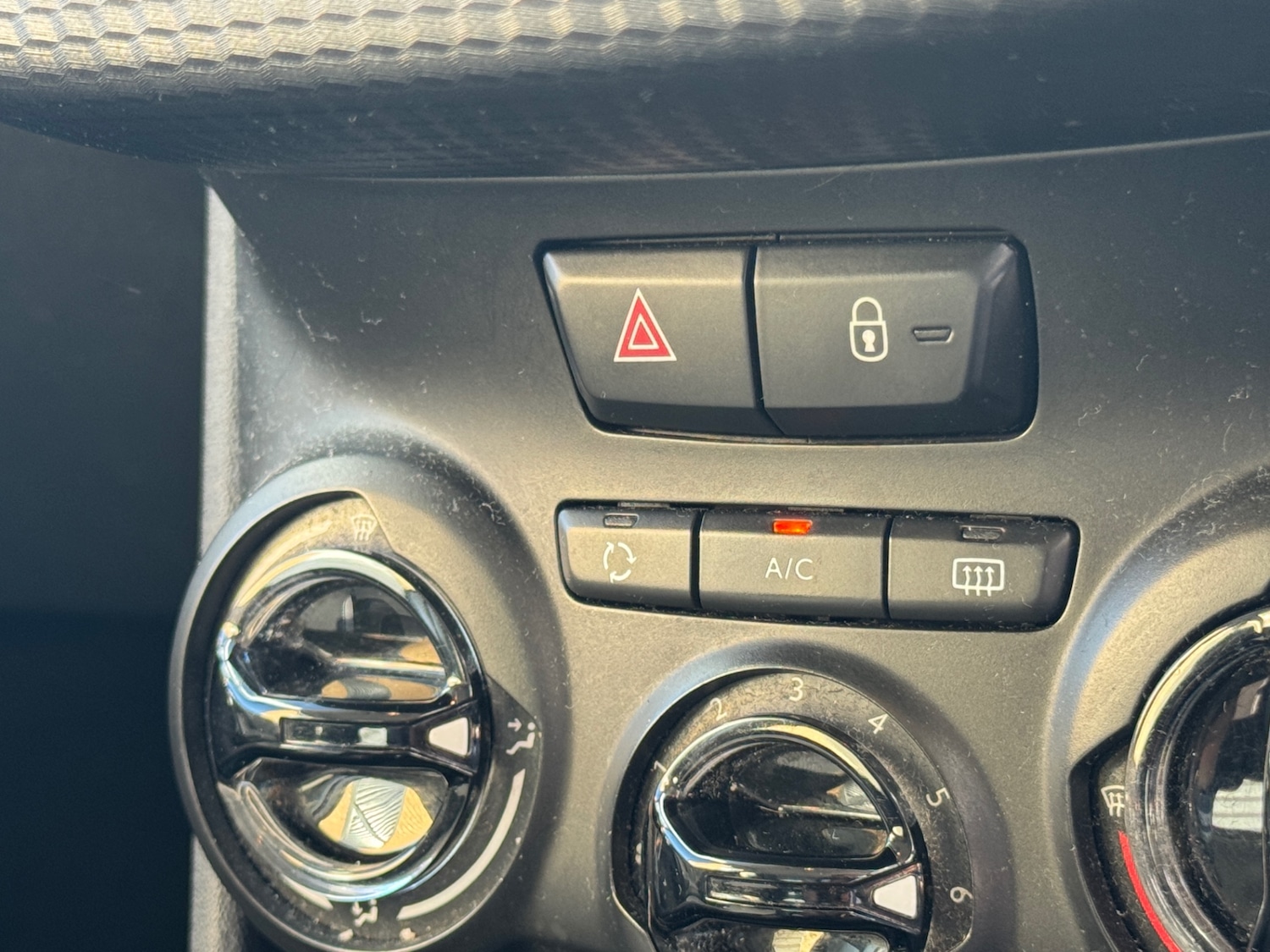 Used Peugeot 208 2015 for sale - 77055718: Photo 13