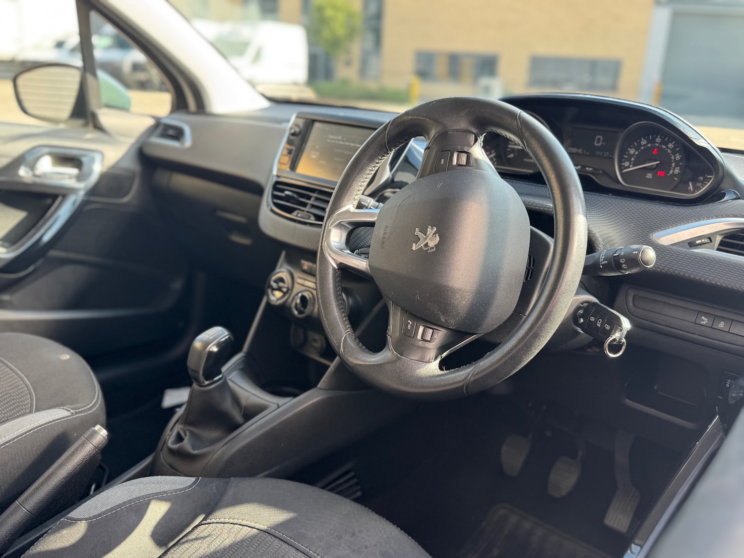 Used Peugeot 208 2015 for sale - 77055718: Photo 6