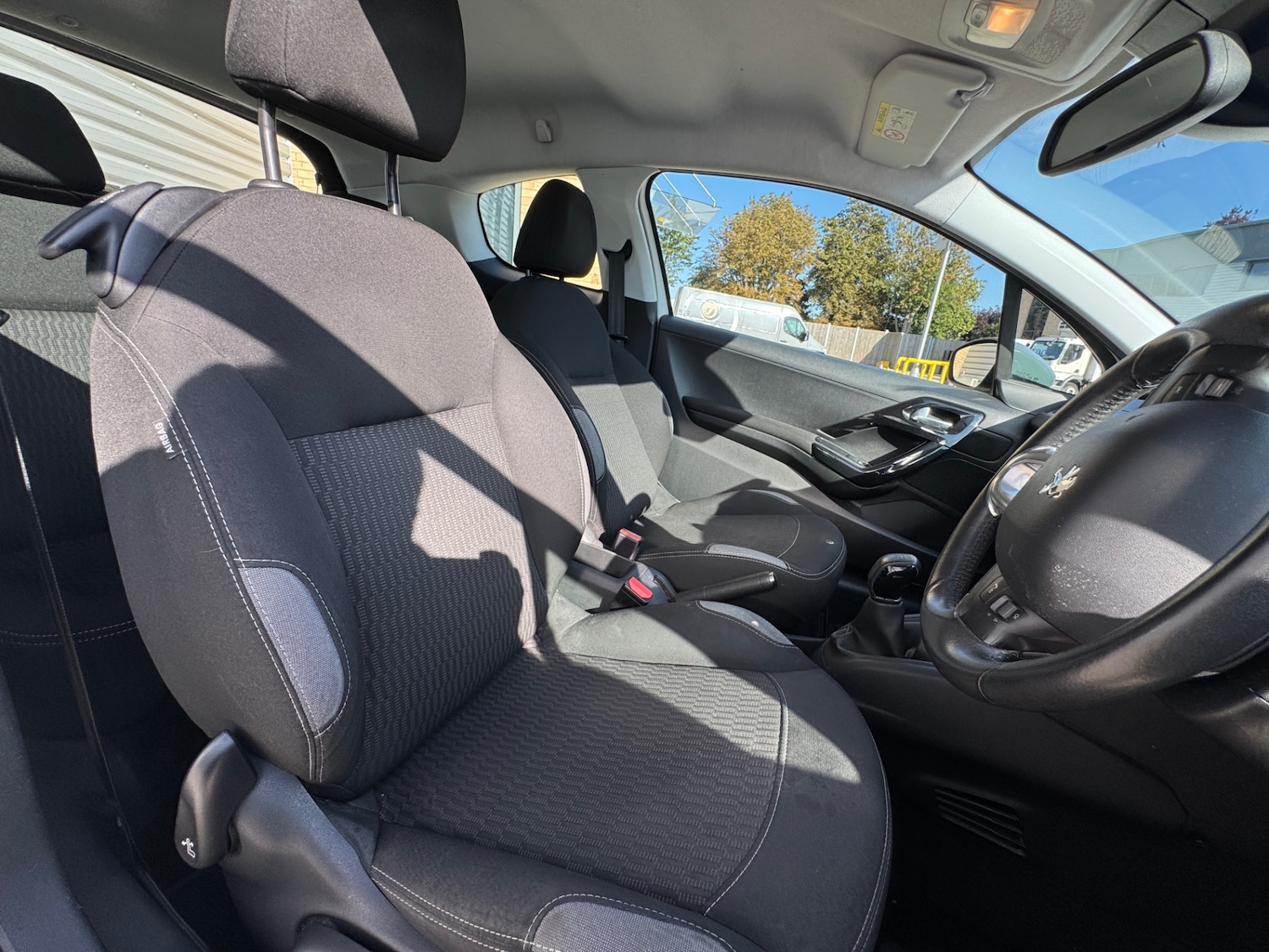 Used Peugeot 208 2015 for sale - 77055718: Photo 7