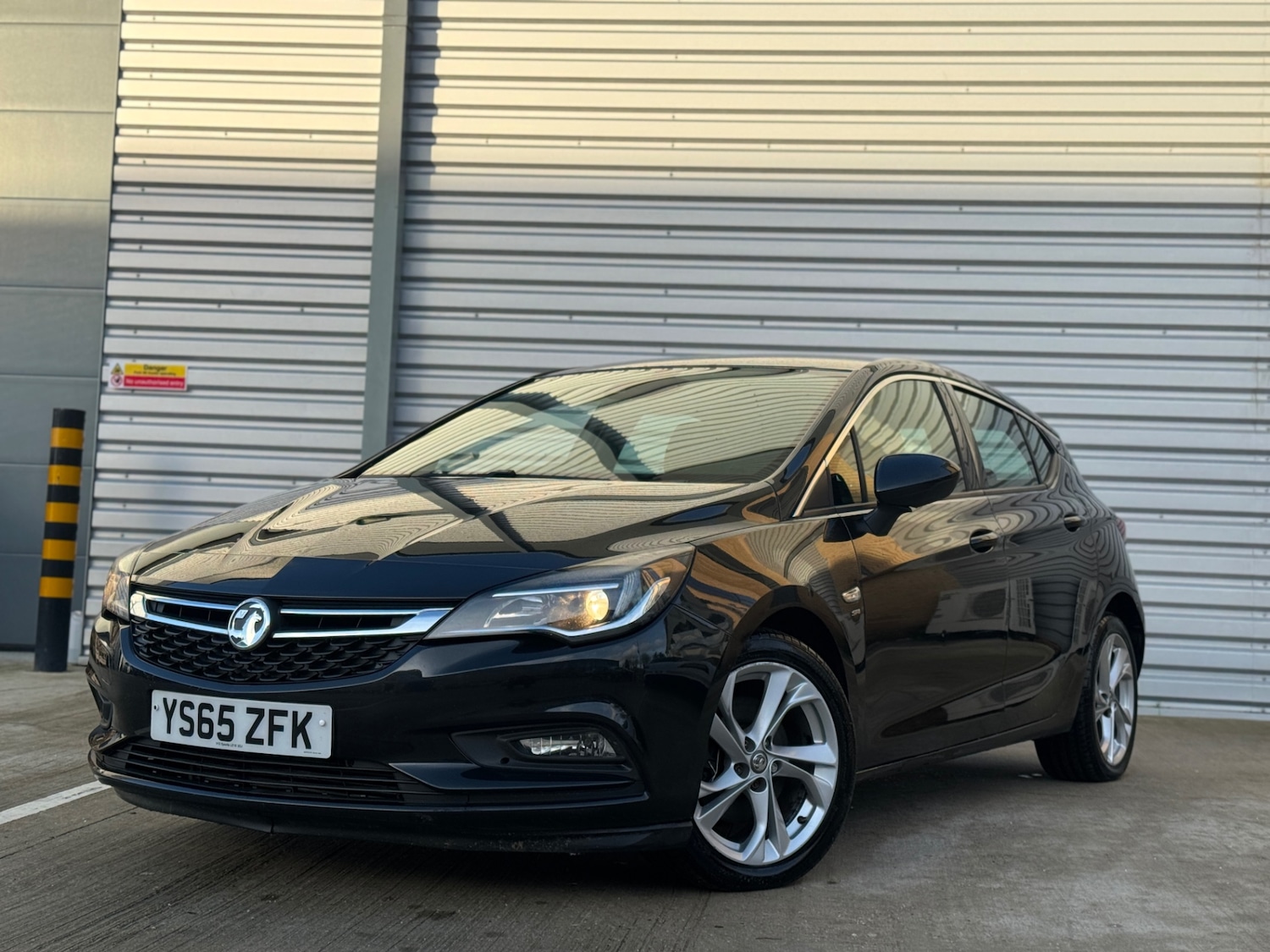 Used Vauxhall Astra 2016 for sale - 77228483: Photo 2