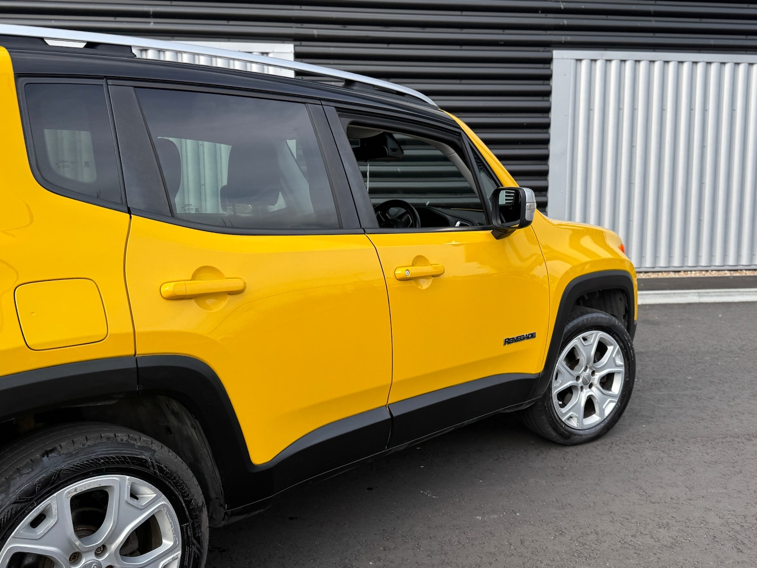 Used Jeep Renegade 2016 for sale - 77882035: Photo 9