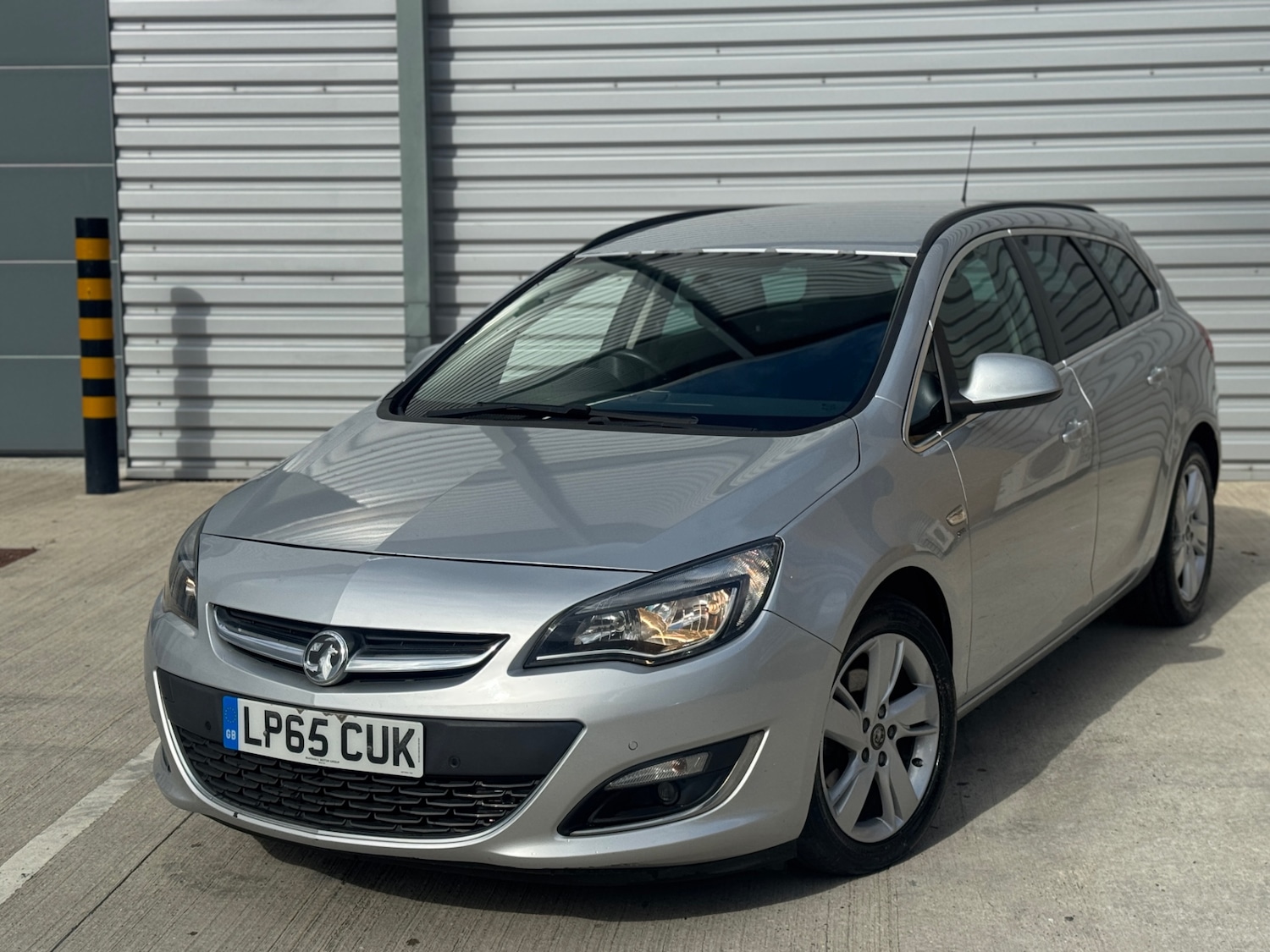 Used Vauxhall Astra 2016 for sale - 76040323: Photo 1