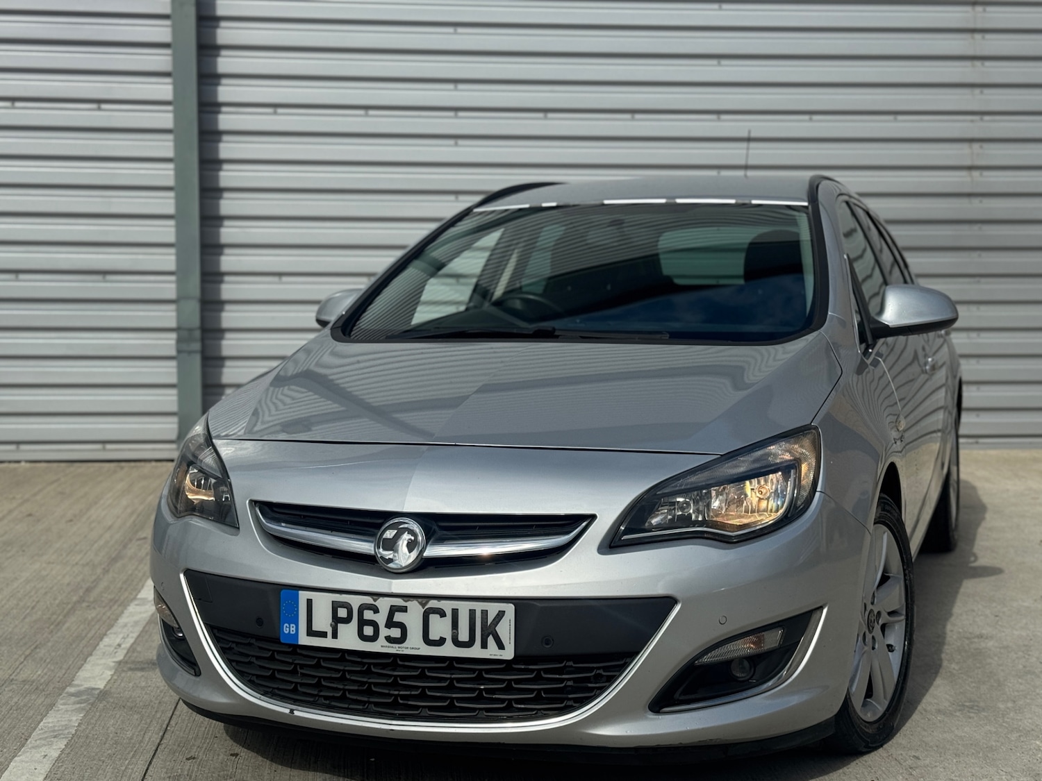 Used Vauxhall Astra 2016 for sale - 76040323: Photo 2