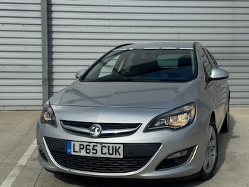 Used Vauxhall Astra 2016 for sale - 76040323: Photo 2