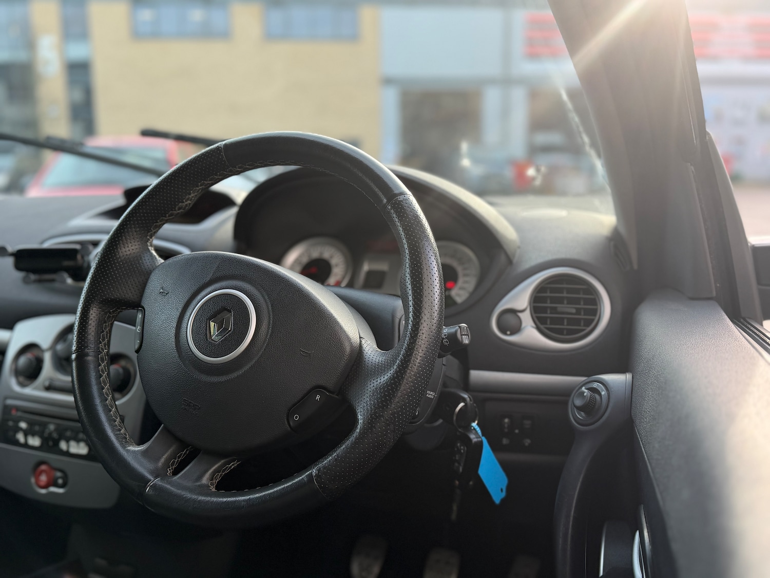 Used Renault Clio 2010 for sale - 77385464: Photo 6