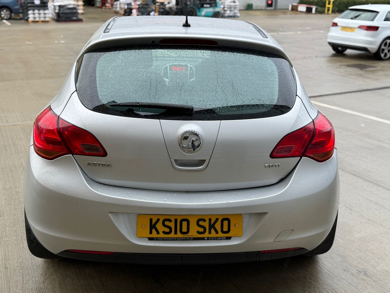 Used Vauxhall Astra 2010 for sale - 76885265: Photo 2