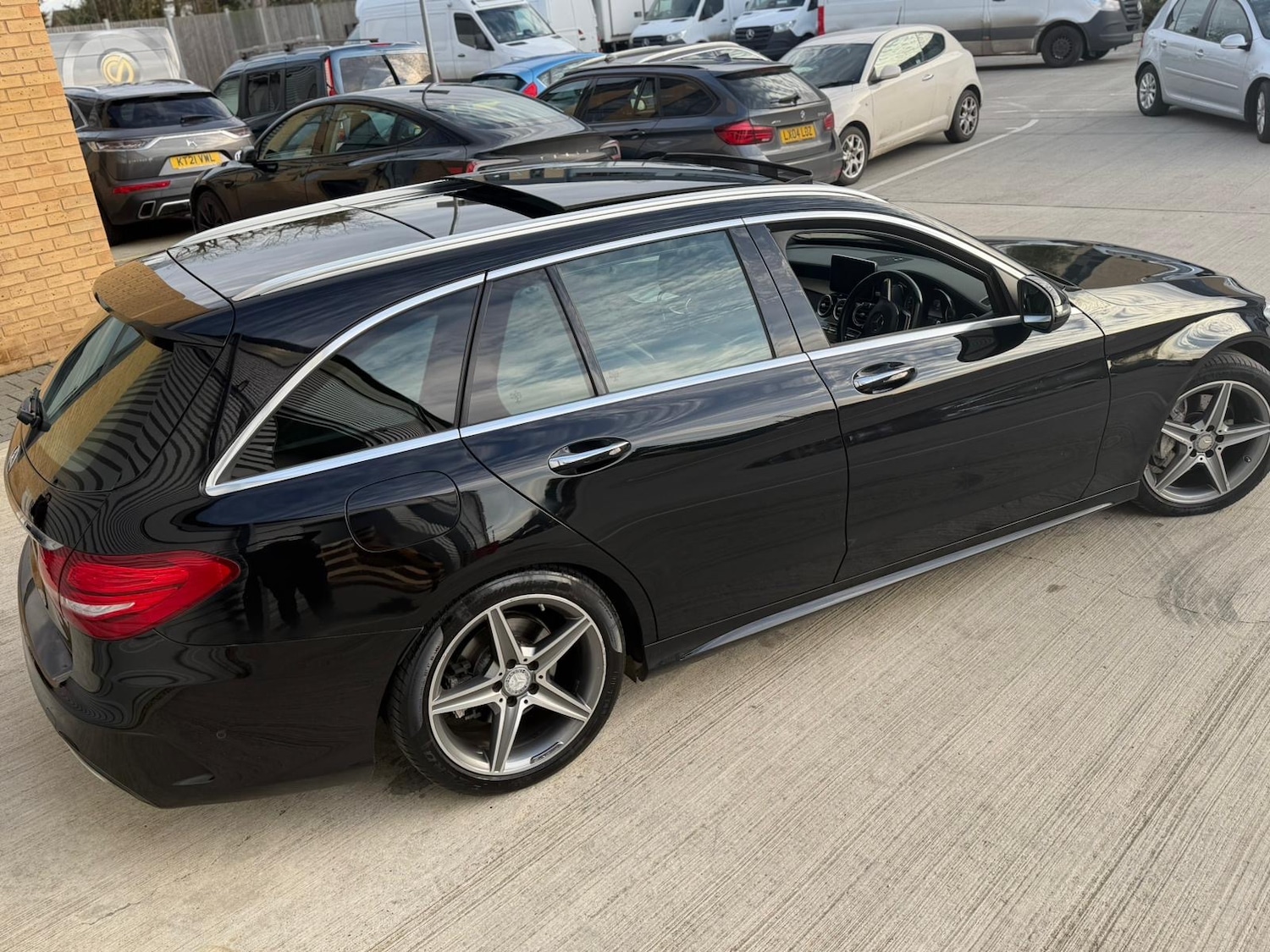 Used Mercedes-Benz C Class 2015 for sale - 76571339: Photo 3