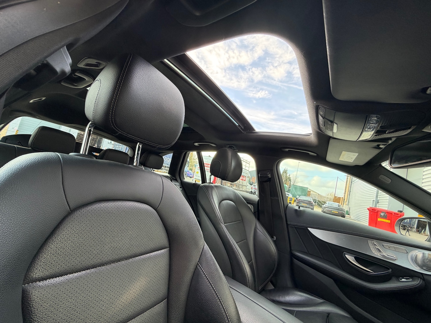 Used Mercedes-Benz C Class 2015 for sale - 76571339: Photo 9