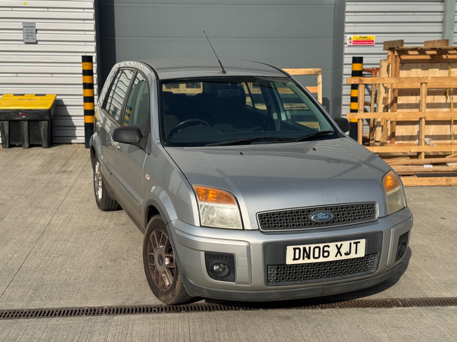 Used Ford Fusion 2006 for sale - 77669379: Photo 2