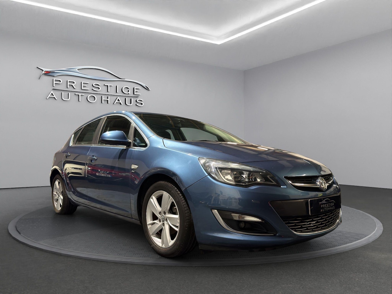Used Vauxhall Astra 2015 for sale - 76520298: Photo 1