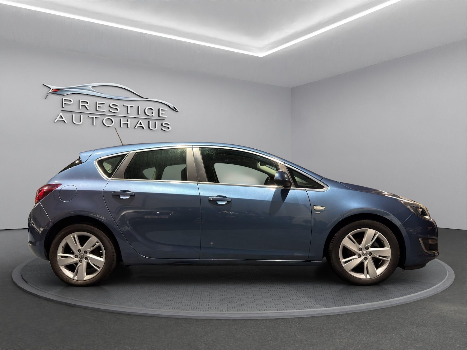 Used Vauxhall Astra 2015 for sale - 76520298: Photo 2