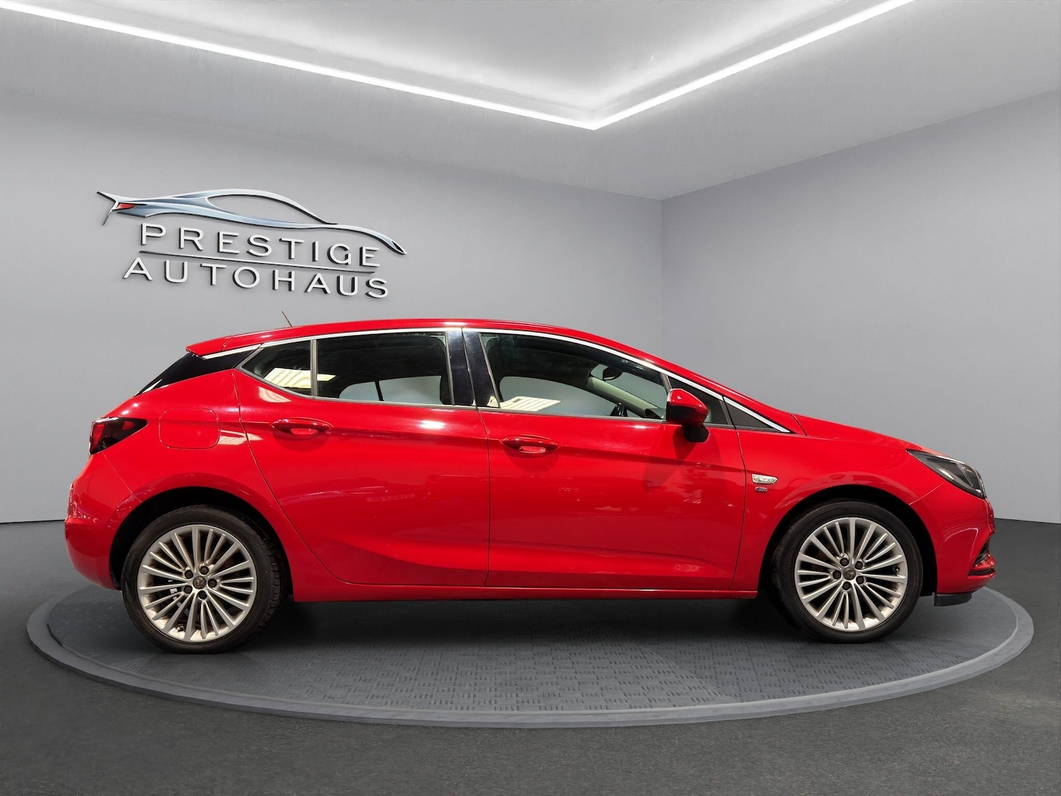 Used Vauxhall Astra 2017 for sale - 76635936: Photo 2