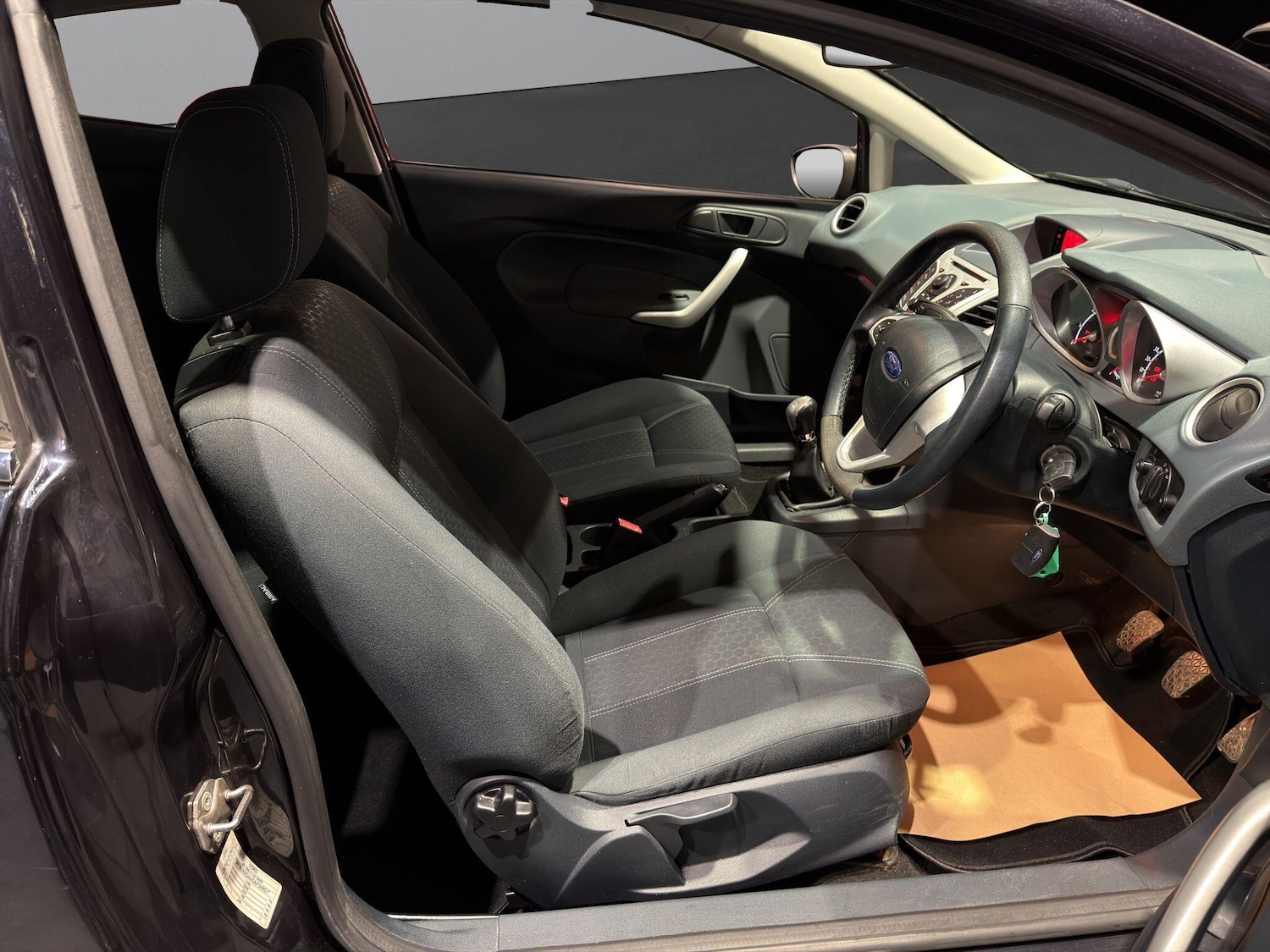 Used Ford Fiesta 2010 for sale - 76717619: Photo 8