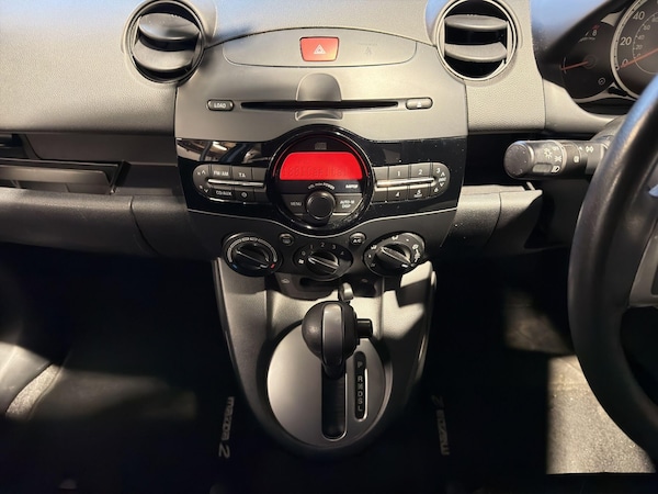 Used Mazda Mazda2 2012 for sale - 76287930: Photo 15