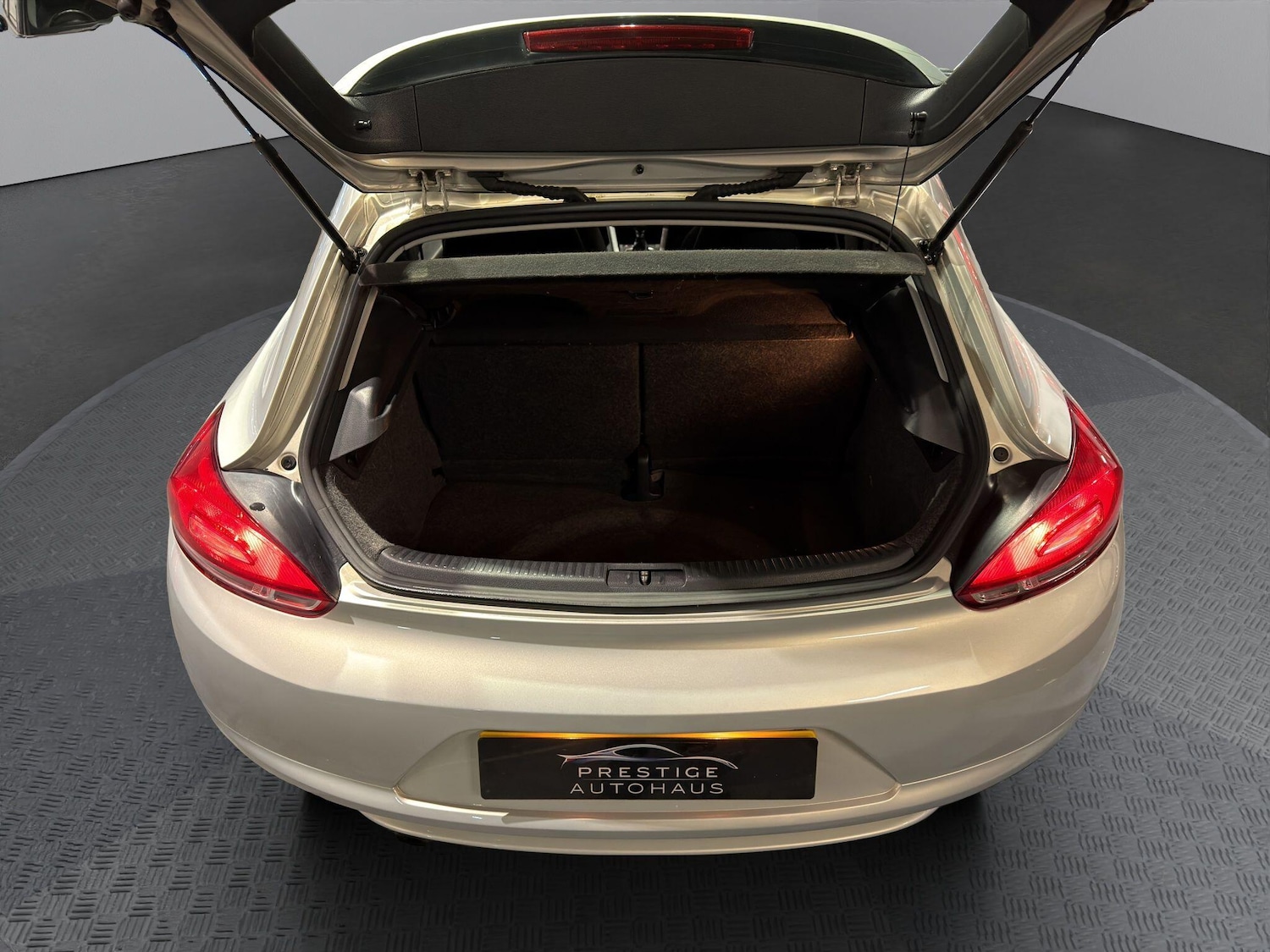 Used Volkswagen Scirocco 2011 for sale - 76635934: Photo 11