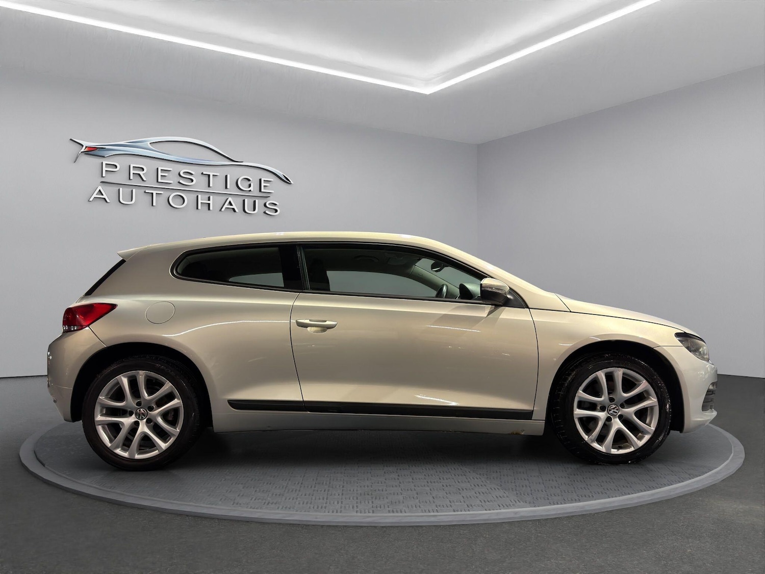 Used Volkswagen Scirocco 2011 for sale - 76635934: Photo 2