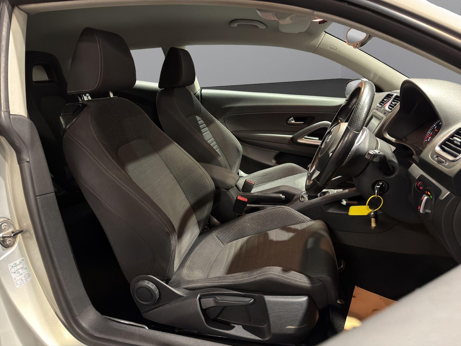 Used Volkswagen Scirocco 2011 for sale - 76635934: Photo 9