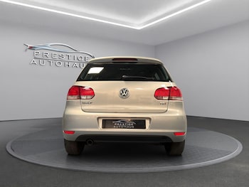 Used Volkswagen Golf 2010 for sale - 76273775: Photo