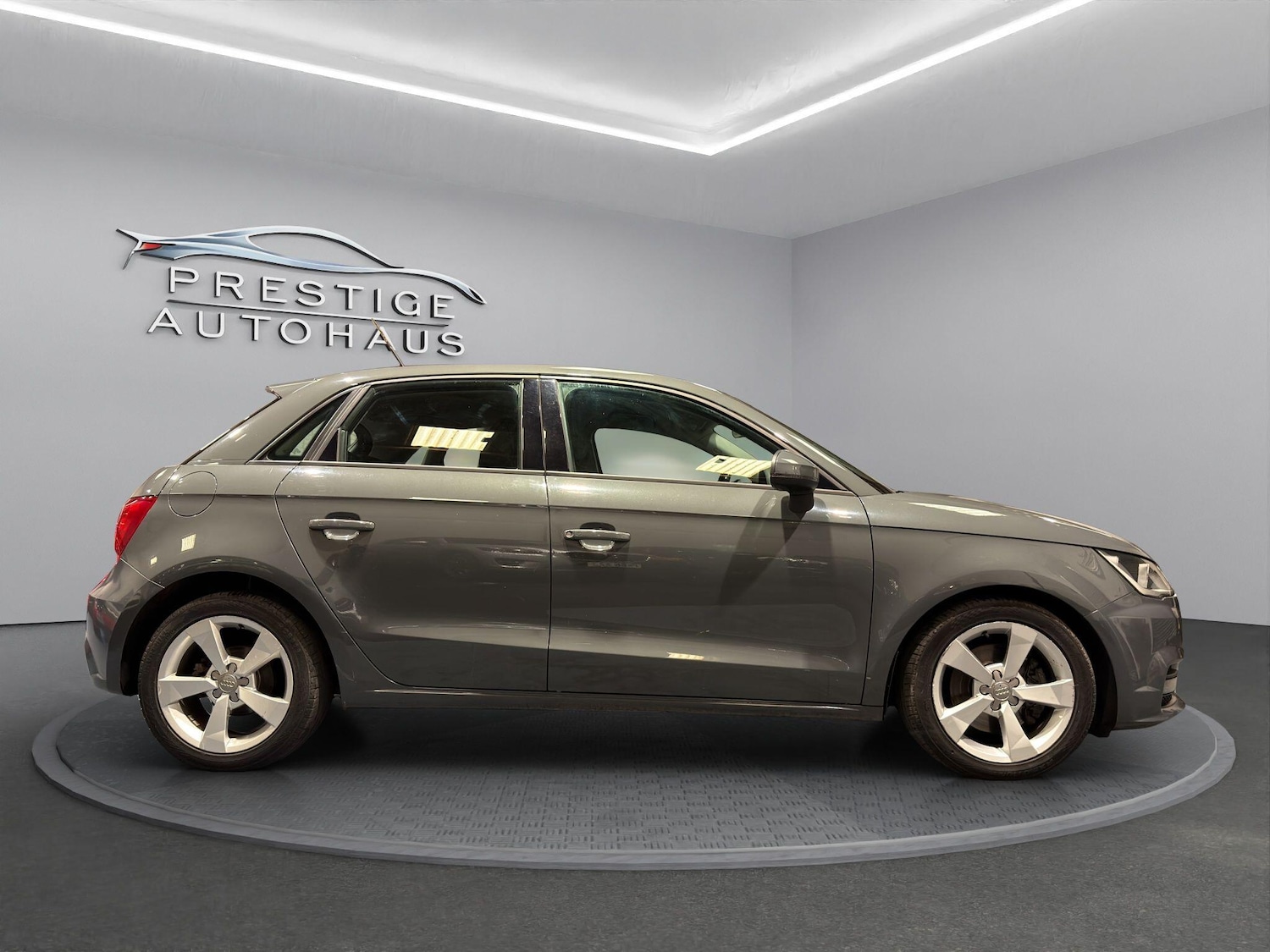 Used Audi A1 2016 for sale - 76453688: Photo 2