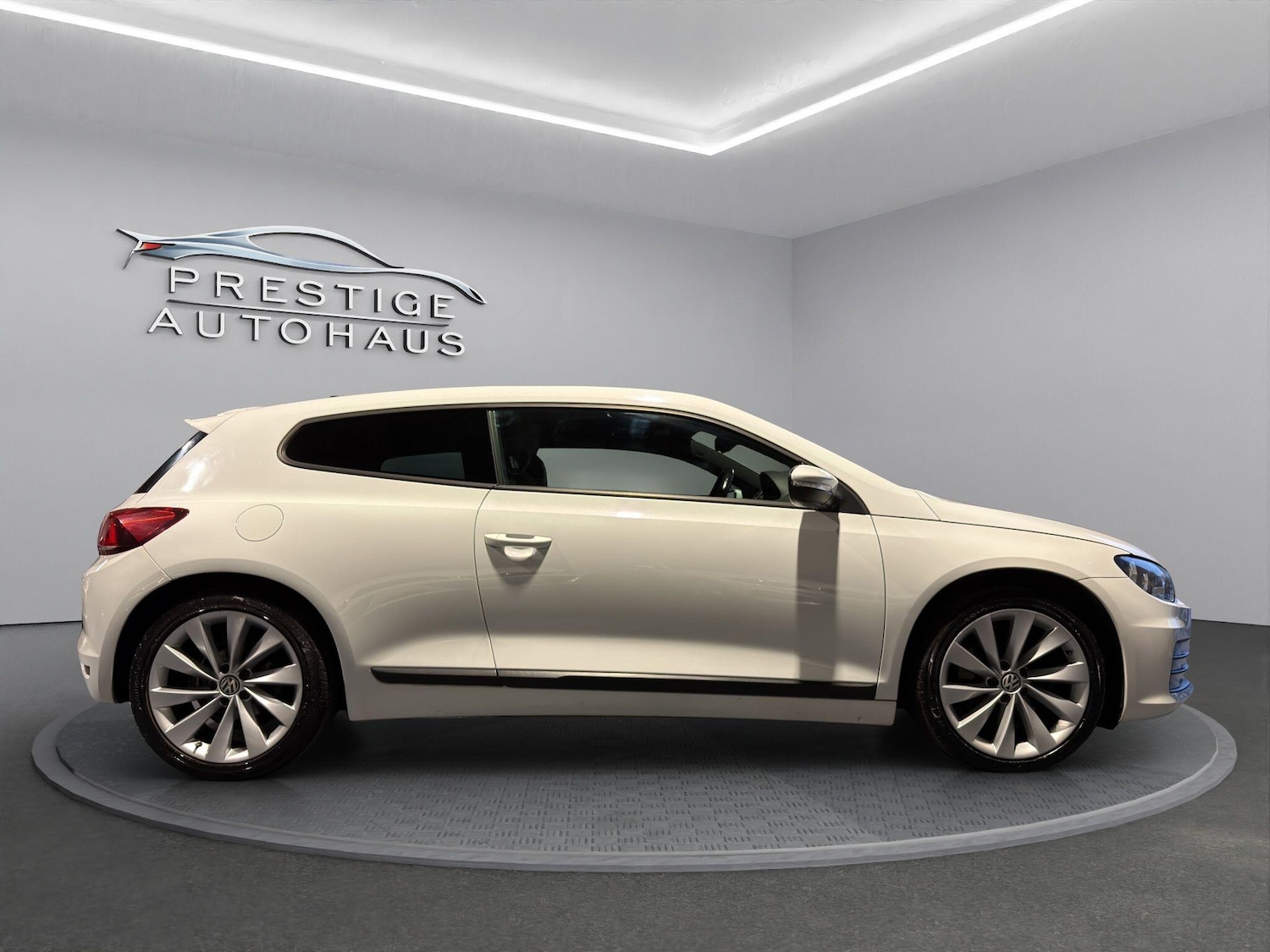 Used Volkswagen Scirocco 2016 for sale - 76287923: Photo 2