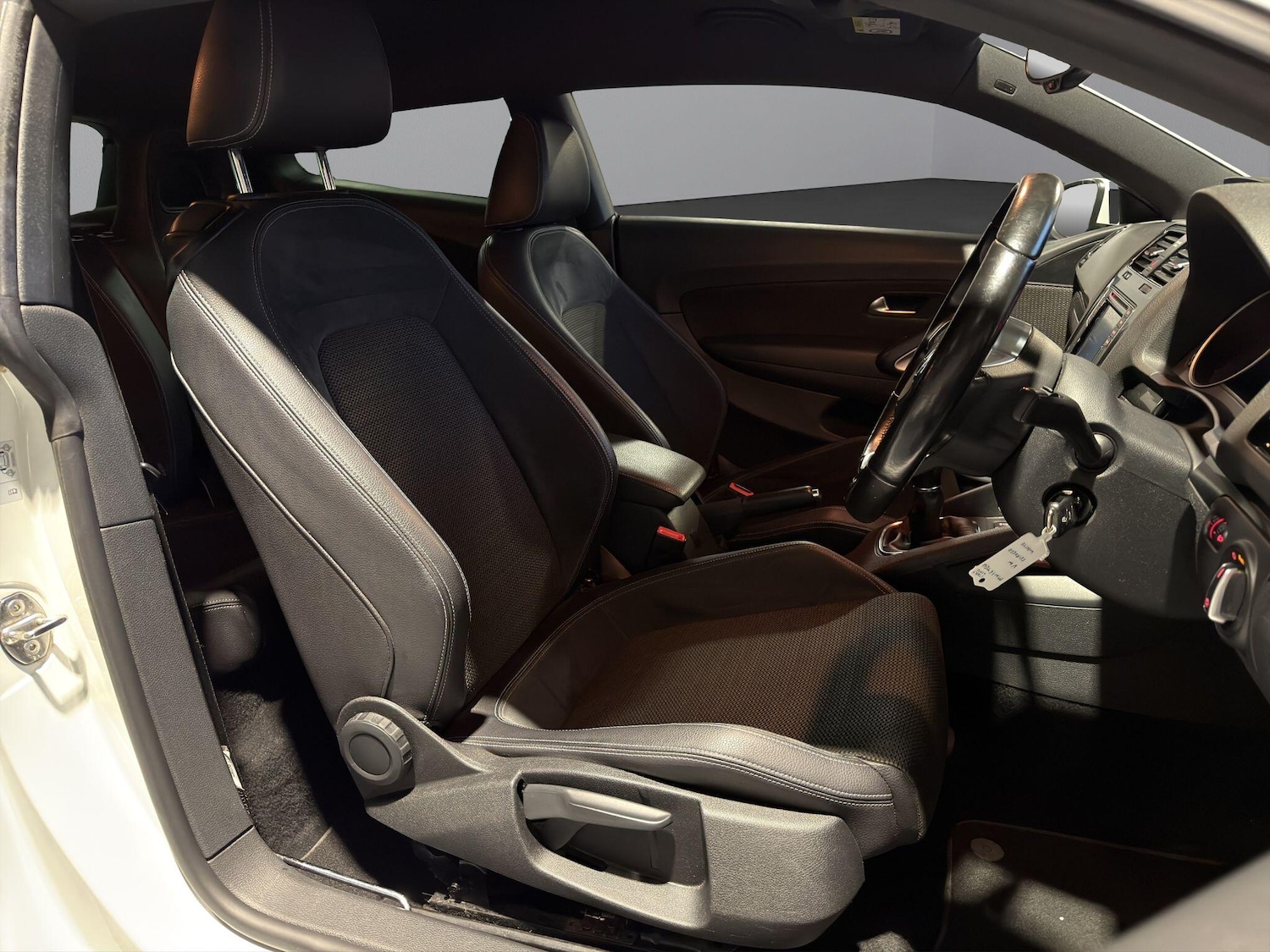 Used Volkswagen Scirocco 2016 for sale - 76287923: Photo 9