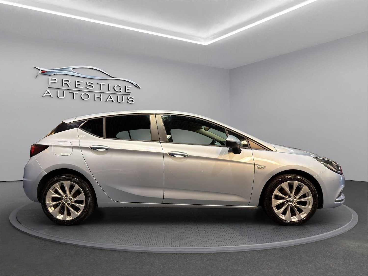 Used Vauxhall Astra 2018 for sale - 76836510: Photo 2